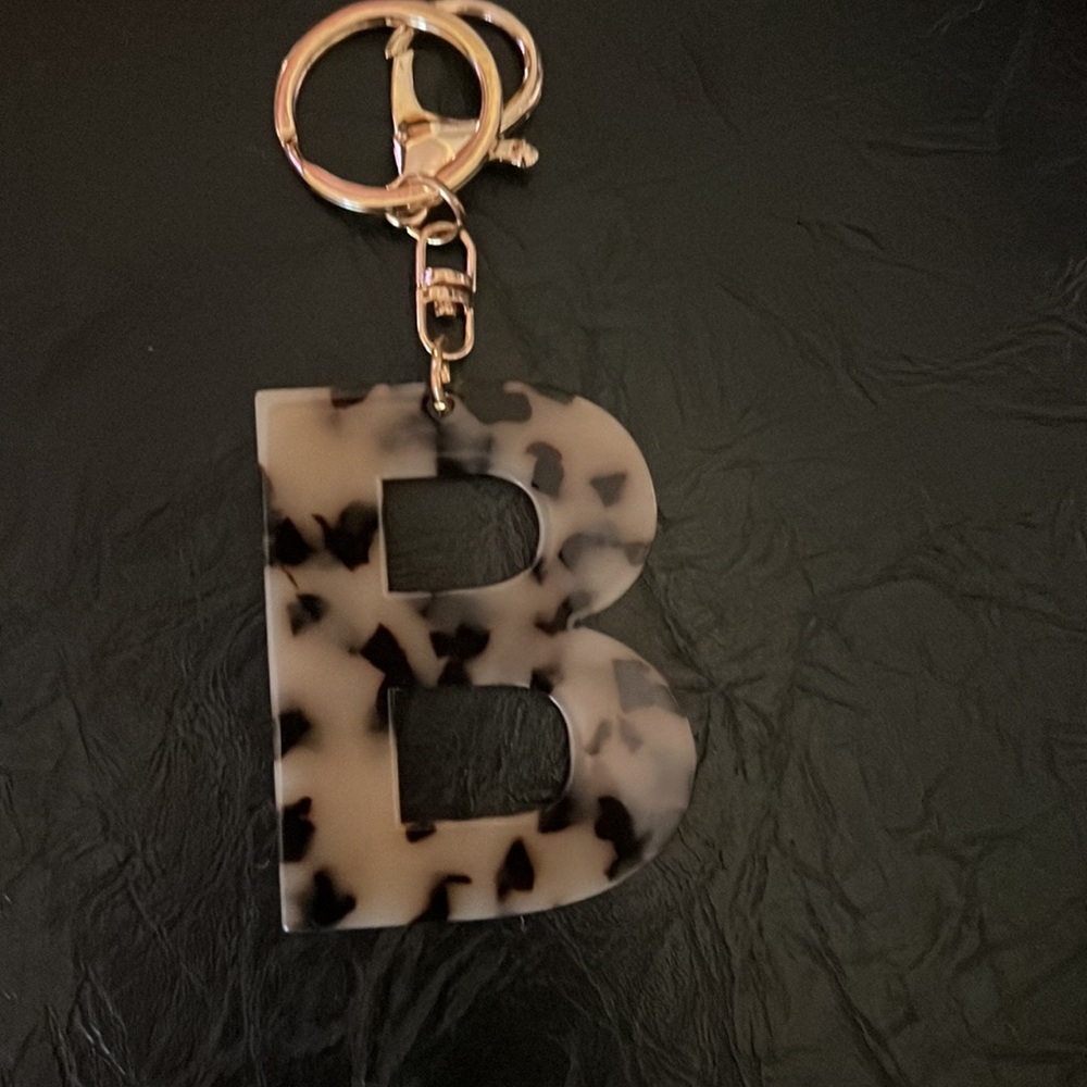 Leopard Print Letter B Keychain Accessory - Picture 2 of 4